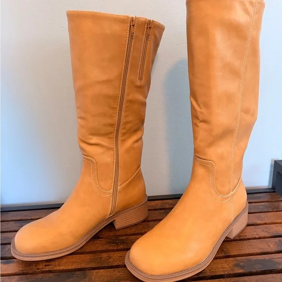 Pierre Dumas Tan Mid-Calf Heeled Riding Boots - Picture 4 of 8